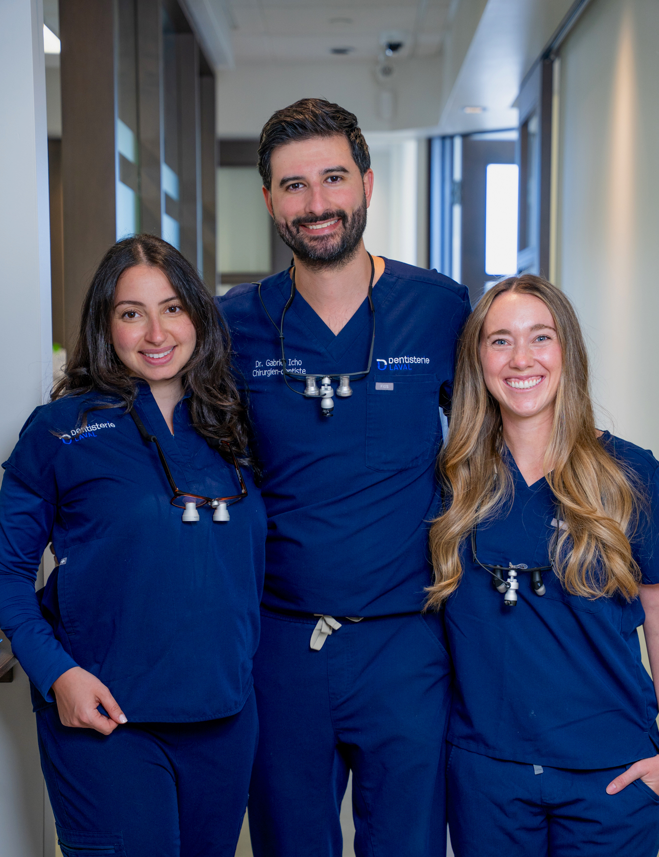 3 dentistes 2 nos 3 dentistes à Laval